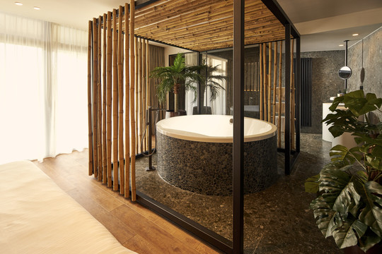 Lagoon jacuzzi